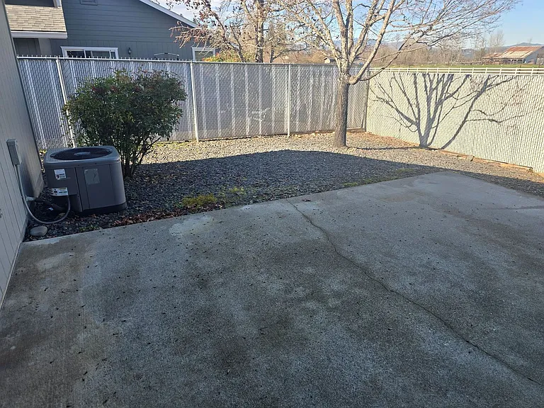 1151 Willow Ln — Photo 10