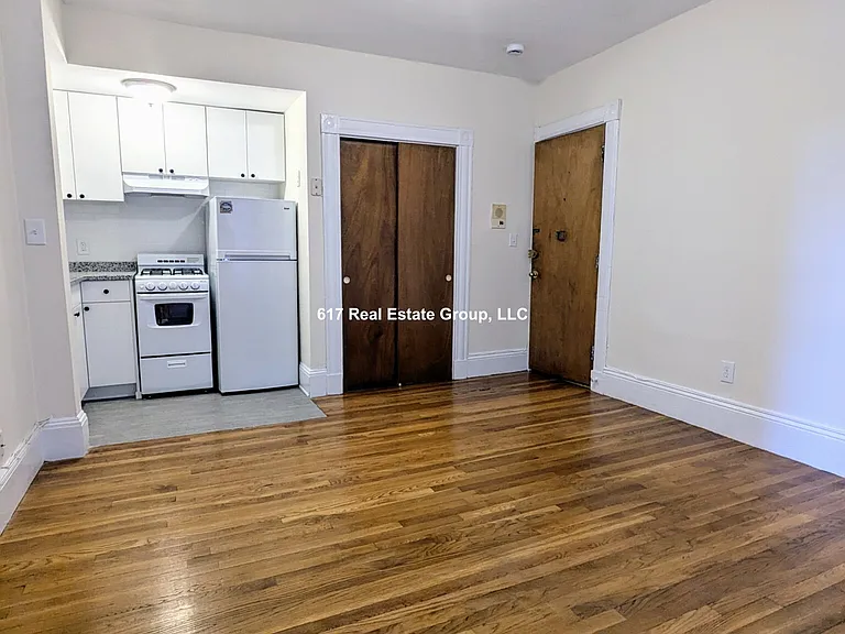 381-22 Harvard St — Photo 2