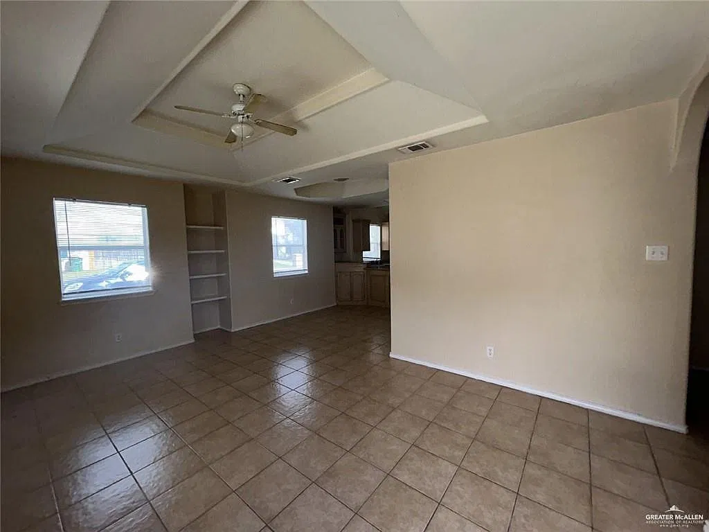 3 bed, 2.0 bath, 4088 sqft, $975 — Photo 3