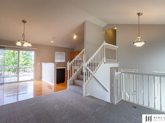 3rd image of 15832 Blackwalnut St