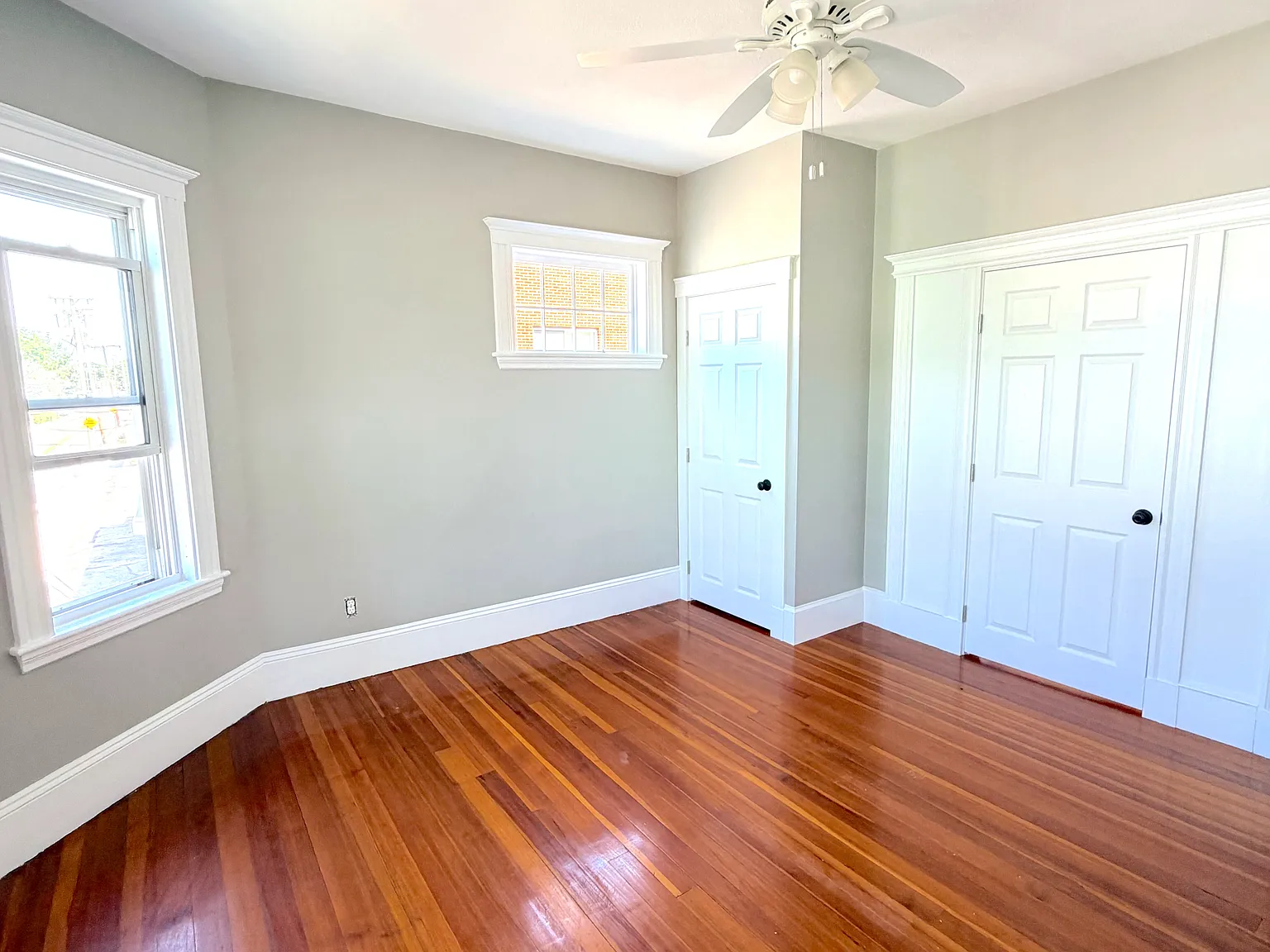 2 bed, 900 sqft, $2,400 — Photo 2