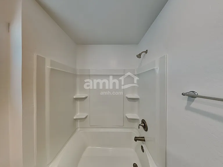 638 W Hackamore Ave — Photo 17