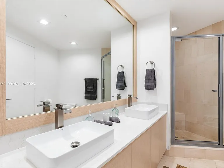 300 S Pointe Dr #907 — Photo 55