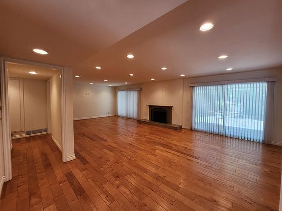 5th image of 4239 Canoga Dr