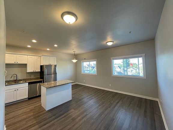 3rd image of 630 N Trafton St APT I