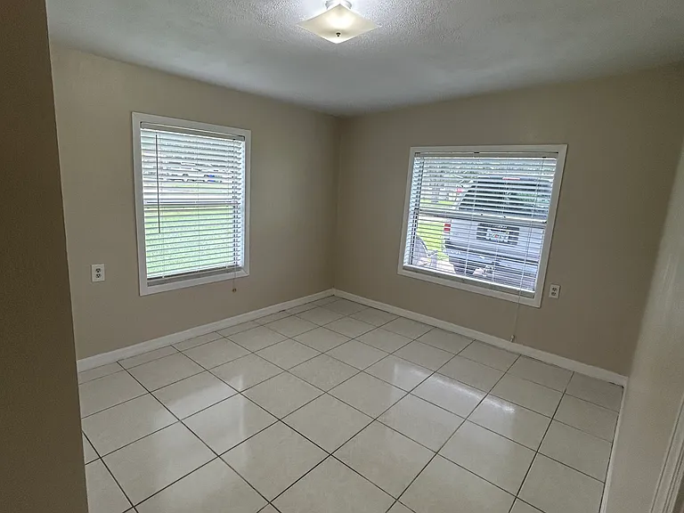 2401 Janet St — Photo 15