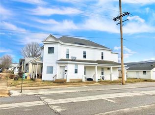 823 S 2nd St, De Soto, MO 63020