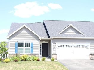 16 Spotts Cir, Churchville, NY 14428