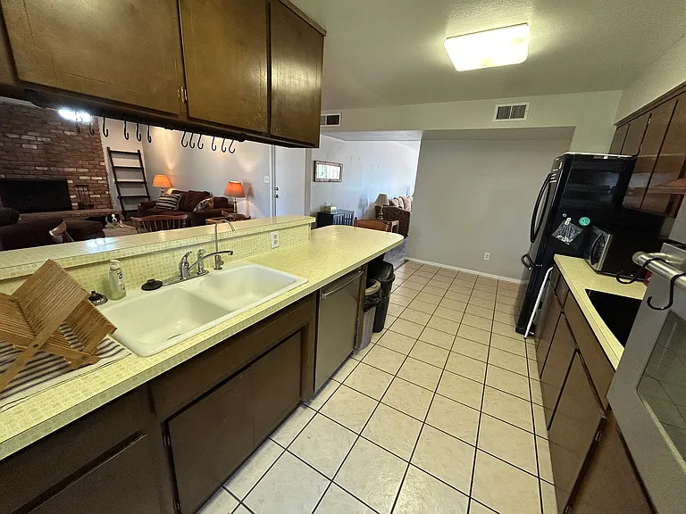 1248 E Loma Vista Dr — Photo 9