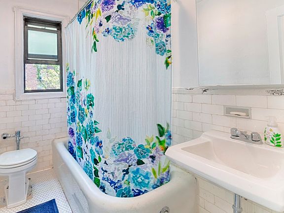 5th image of 504 Grand St APT G42