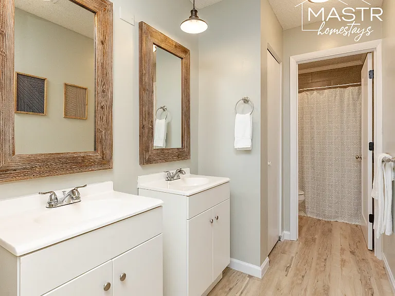 136 Sussex Dr — Photo 7