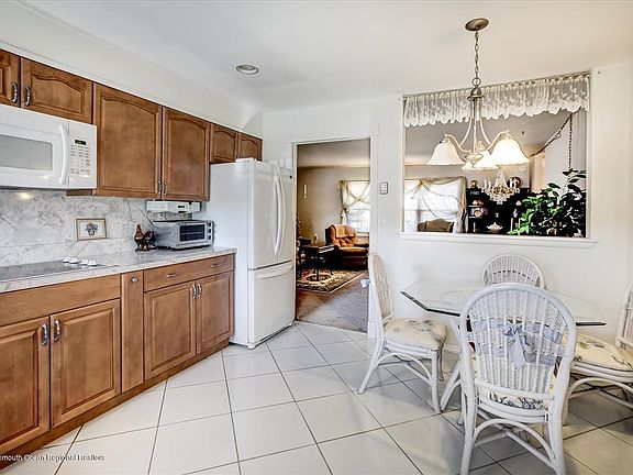 5th image of 1041D Aberdeen Dr