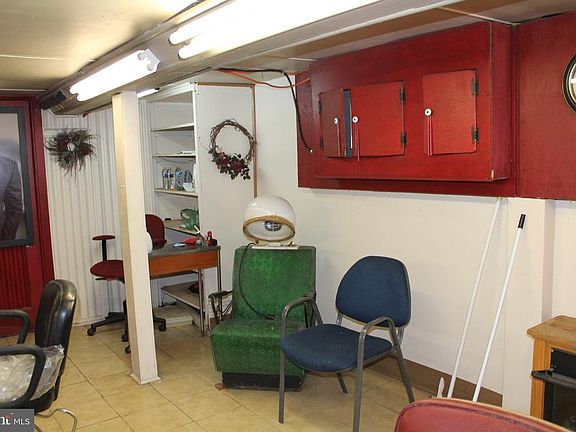 5th image of 212 E Main St