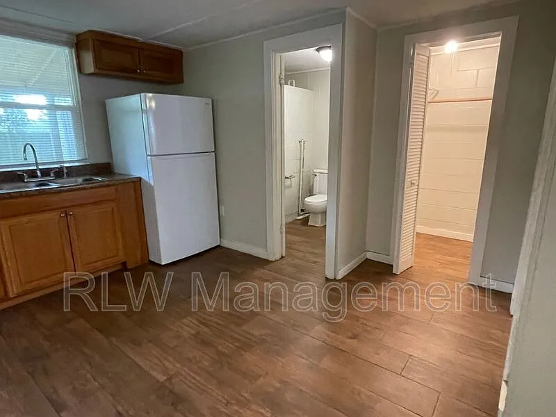 1 bed, 1.0 bath, 500 sqft, $1,000 — Photo 2
