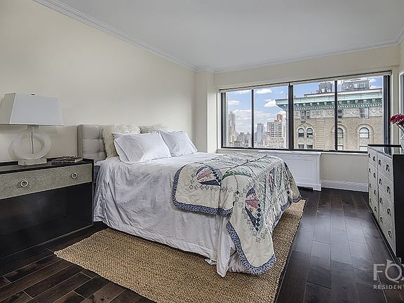 2nd image of 900 Park Ave APT 21C