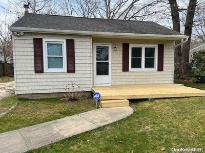 68 Powell Avenue, Farmingville, NY, 11738