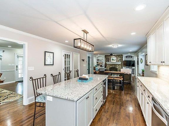 5th image of 3953 Forsythe Dr