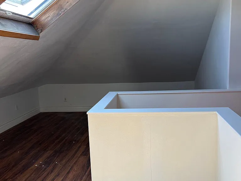 639 Georgia St — Photo 16