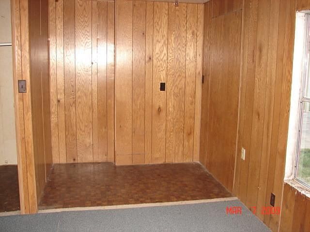 2nd image of 205 W Elm Ln