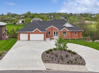 1863 Glen Oaks Dr, West Des Moines, IA 50266