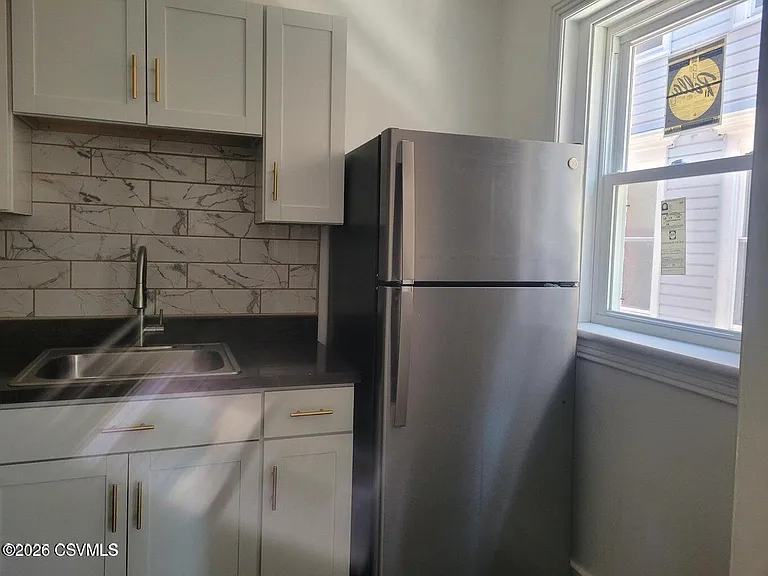 348 Arch 1st Fl Front St — Photo 5