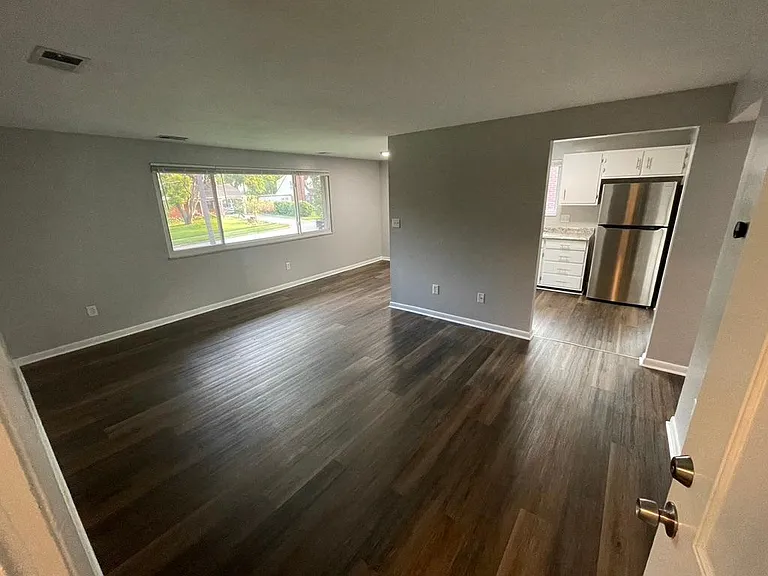211 Tionda Dr S #4 — Photo 5