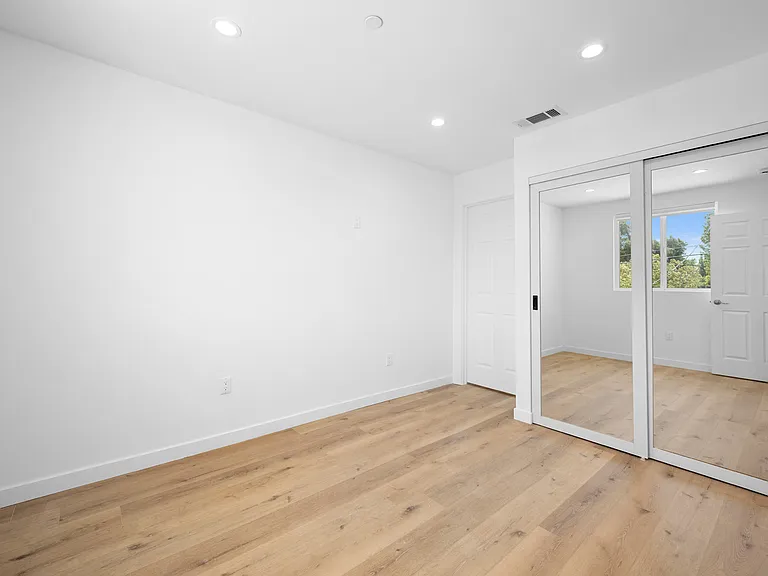 11047 Yarmouth Ave #47 — Photo 13