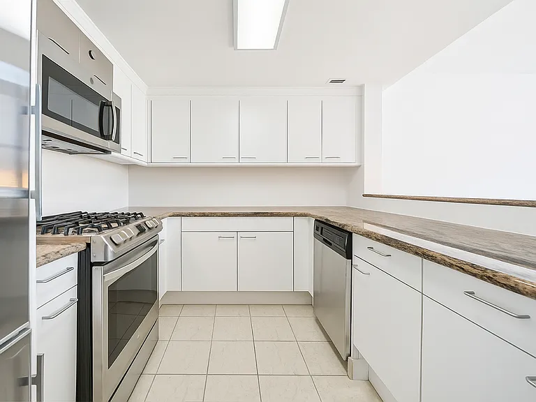 240 Centre St #3B — Photo 14