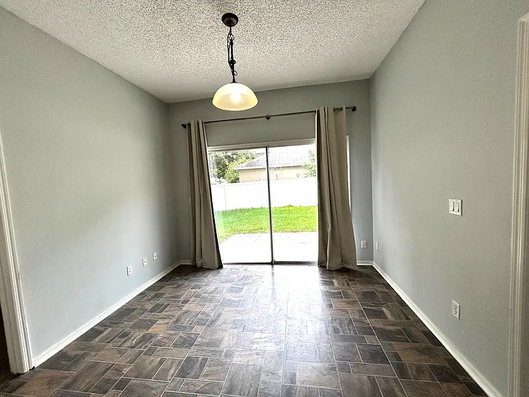 465 Eastbridge Dr — Photo 10