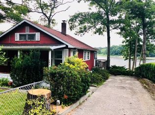 191 Lakeside Trl, Ridge, NY 11961