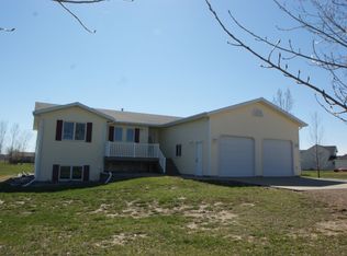 8617 Kings Ln, Bismarck, ND 58503