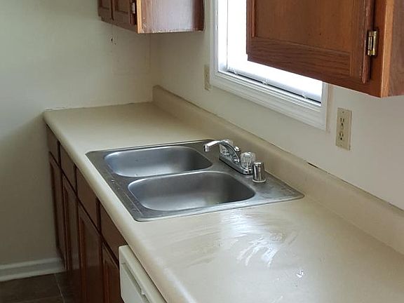 3rd image of 210 McDaniel Dr