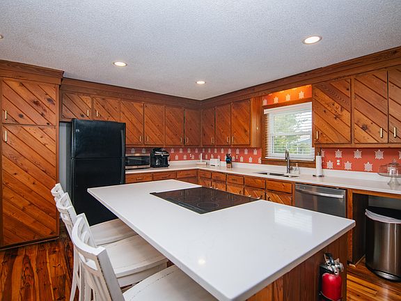 5th image of 3603 Bay Point Dr