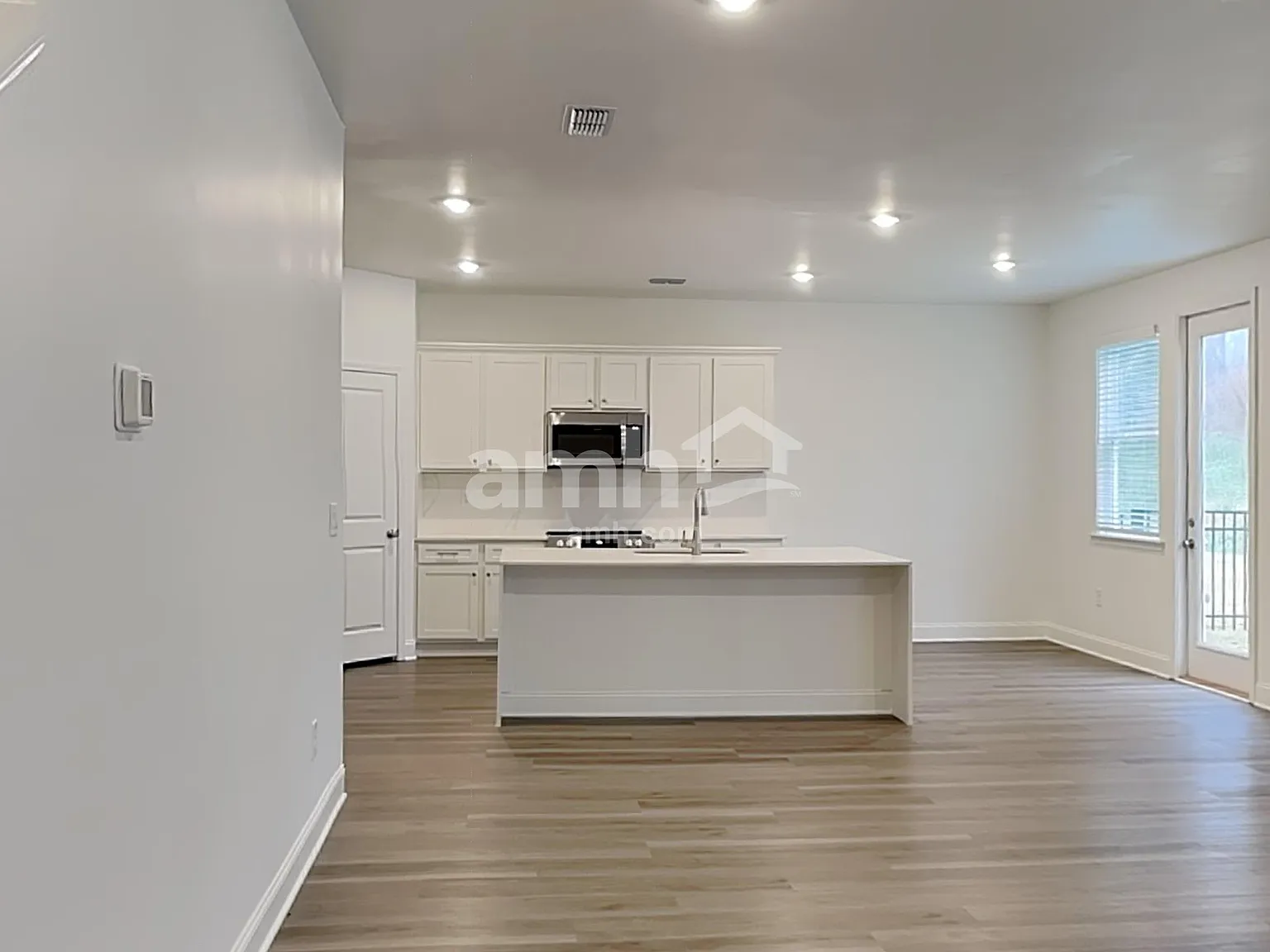4 bed, 2.5 bath, 2293 sqft, $2,480 — Photo 3