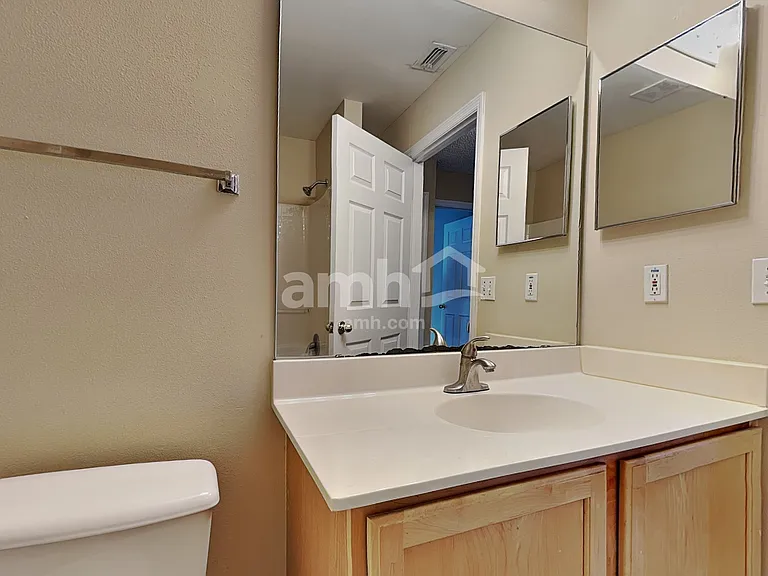 2056 Redwood Cir NE — Photo 12