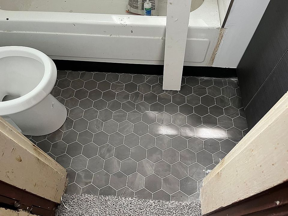 1st image of 919-921 Withnell Ave