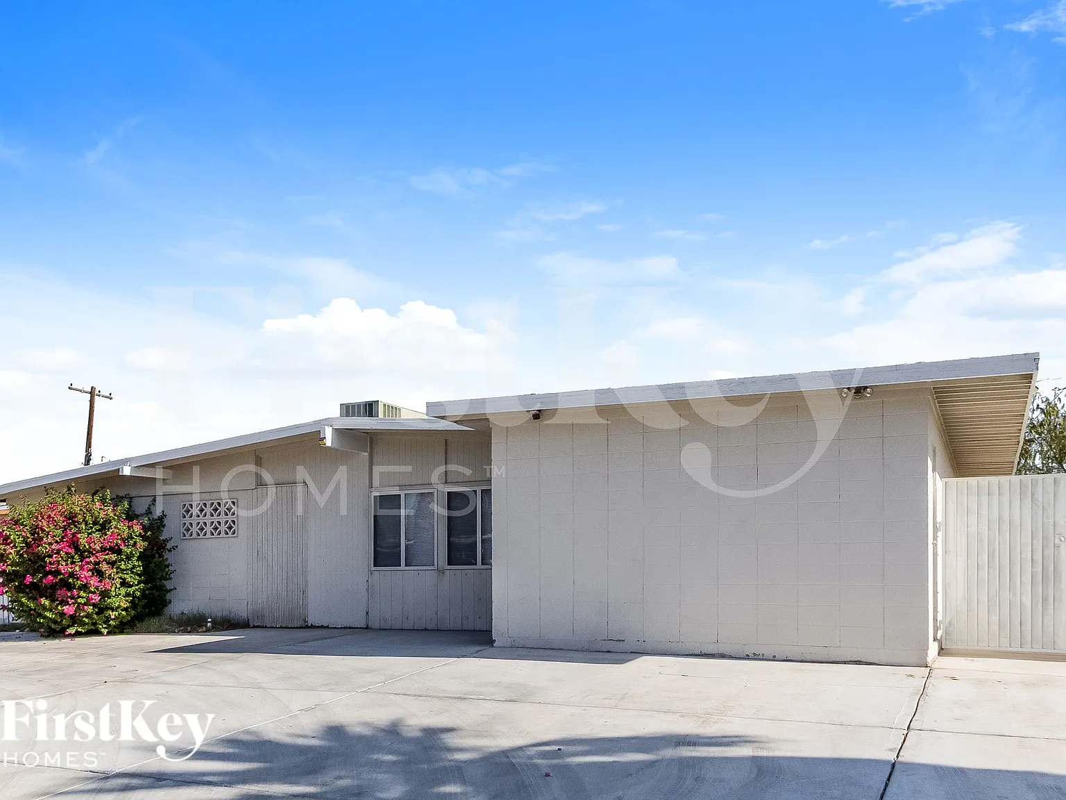 4 bed, 2.0 bath, 2319 sqft, $2,170 — Photo 2