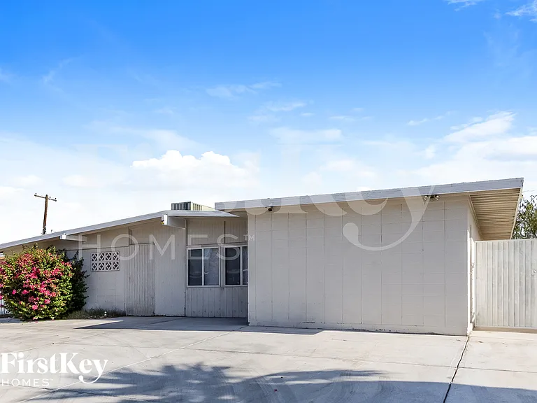 1692 S Capistrano Ave — Photo 2