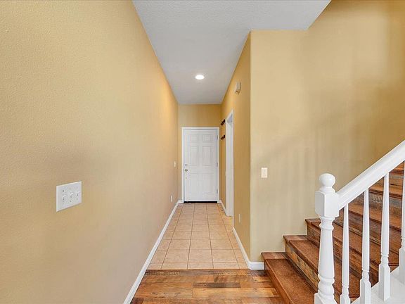 5th image of 219 Bridle Point Cir