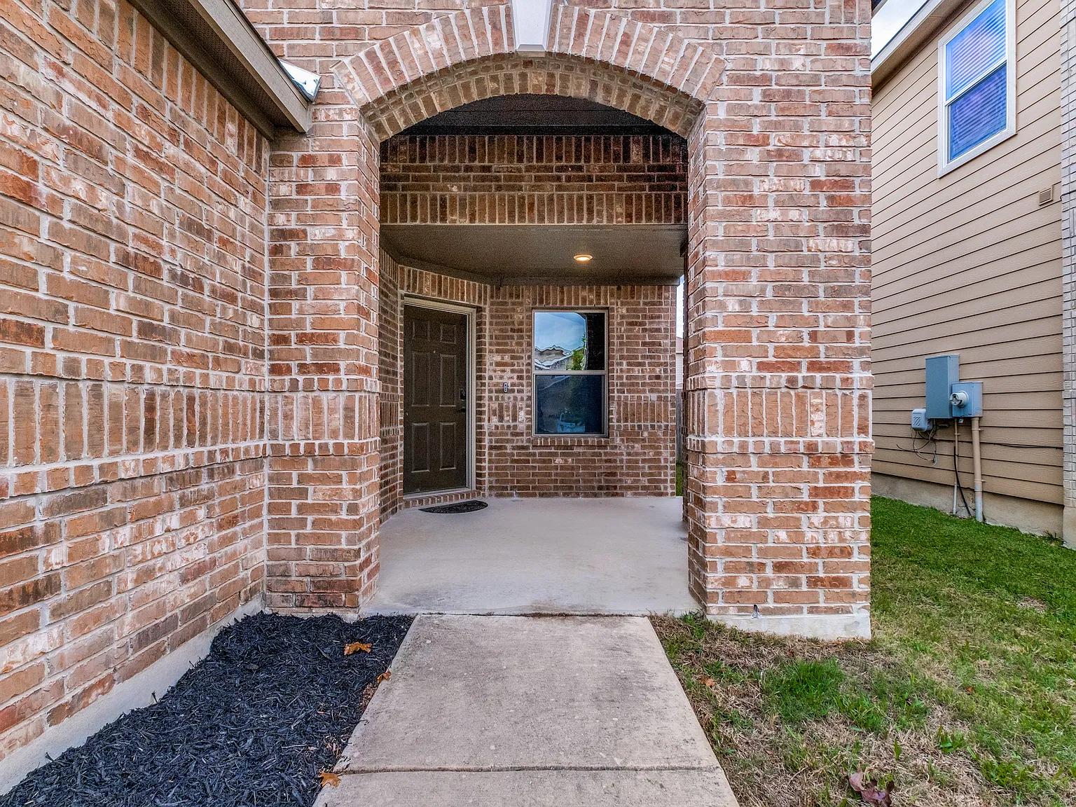 3 bed, 2.5 bath, 2499 sqft, $2,200 — Photo 3
