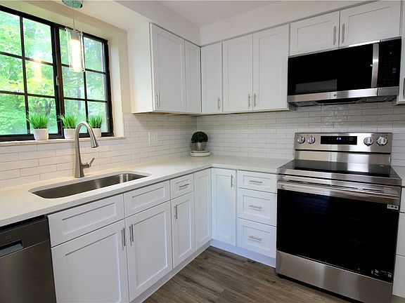 5th image of 102 Trailside Dr