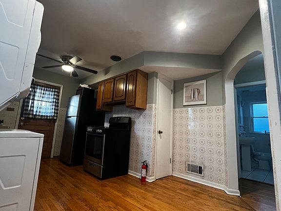 3rd image of 3720 N Octavia Ave