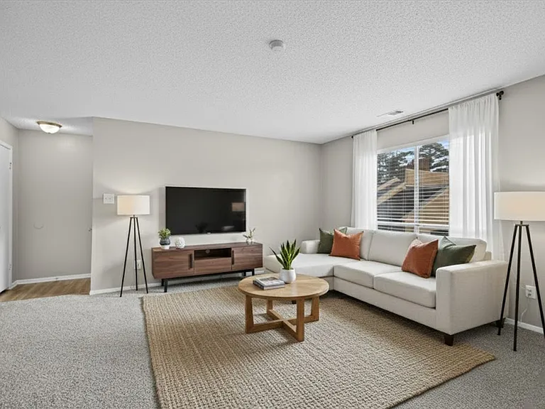 Broadway Reserve Apartments A Fresh, Revitalized Home in Tyler, TX — Photo 11