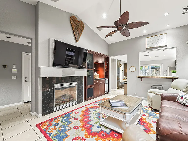 Montara Dr — Photo 6