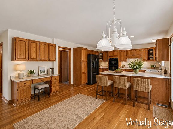 4th image of 3416 Surrey Ln