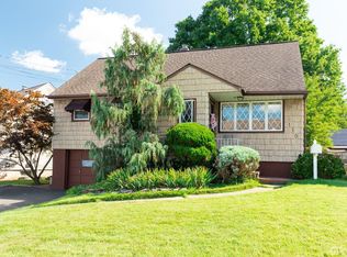 110 Swarthmore Ter, Metuchen, NJ 08840