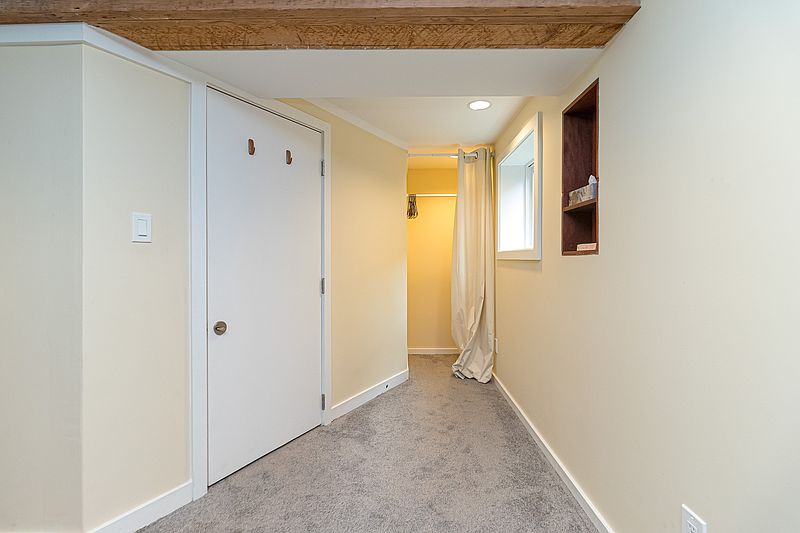 Saanich House for rent - 3 Bedrooms — photo 33