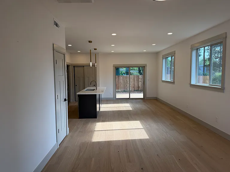 8712 SE Clatsop St — Photo 4