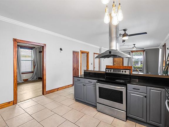5th image of 7203 N NAVIN AVENUE