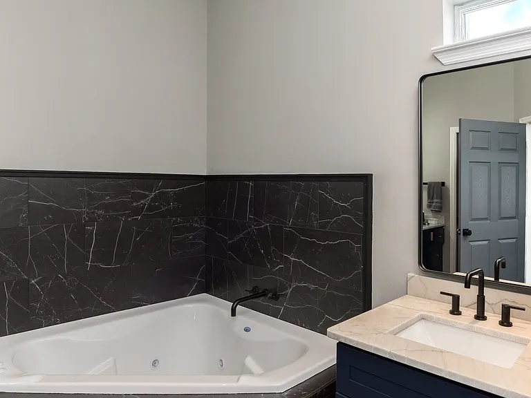 1301 E Cross St — Photo 10